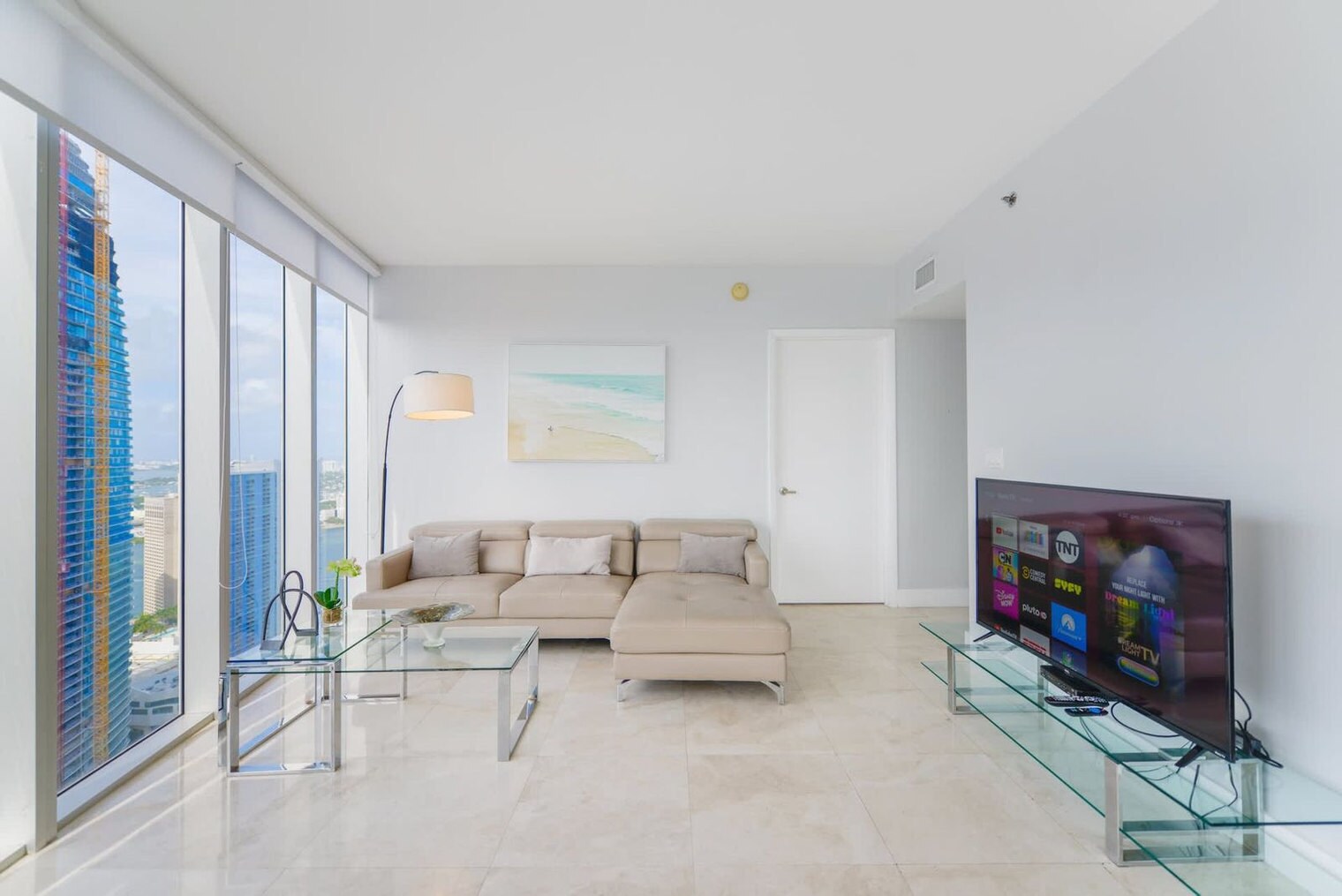 Building Photo - 485 Brickell Ave