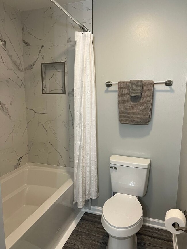 Building Photo - FULLY FURNISHED - Just steps to the beach! PERFECT FOR TRAVELING PROFESSIONALS!