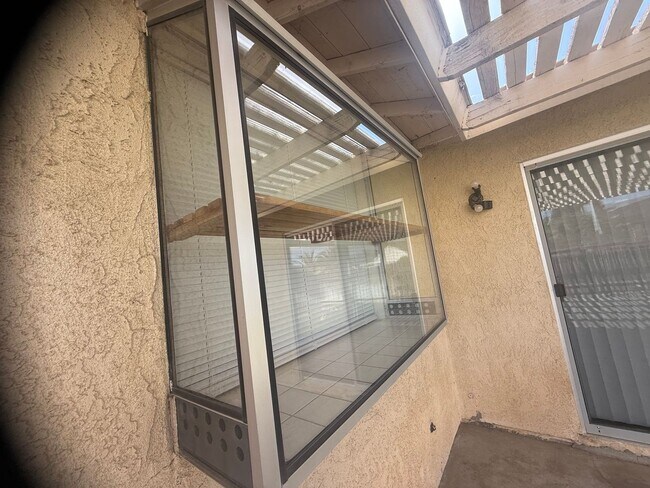 Building Photo - Victorville Home- Nice 2 Bedroom, 2 Bathro...