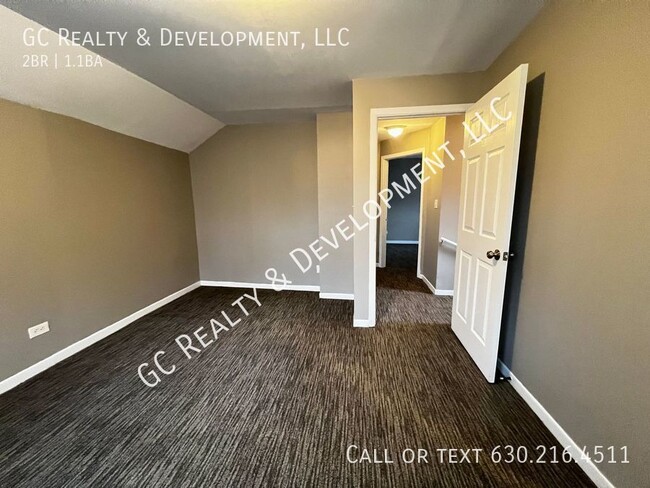 Building Photo - ***3LINCOLN PARK - COACH HOUSE / 2 BDRM + ...