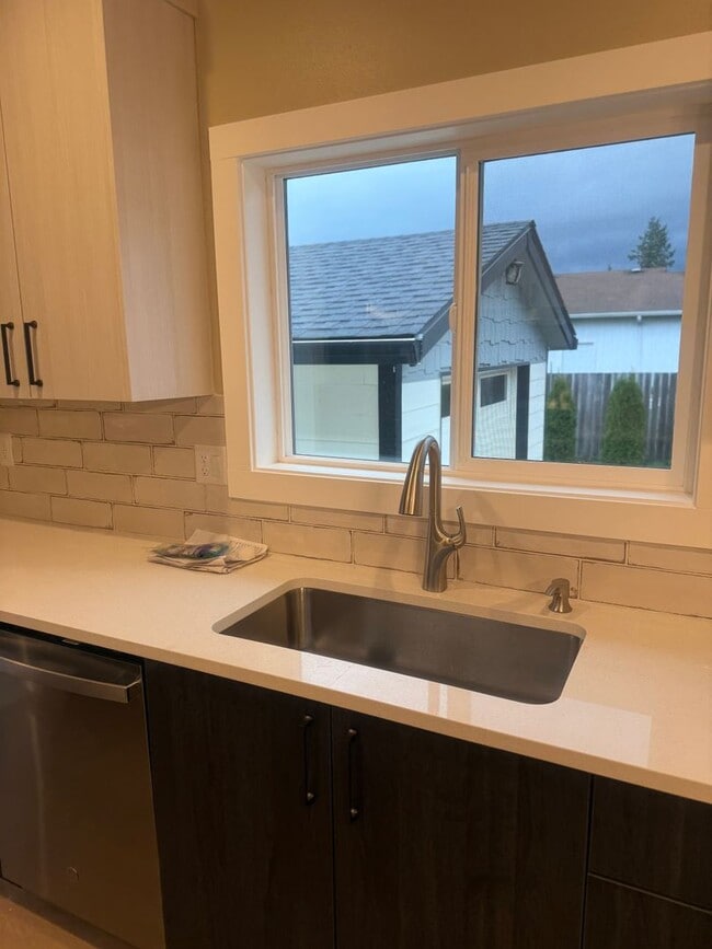 Building Photo - Newly Remolded 4-bedroom 3 bath Home in Downtown Woodland WA