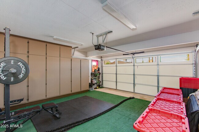 Building Photo - 3009 E Dahlia Dr