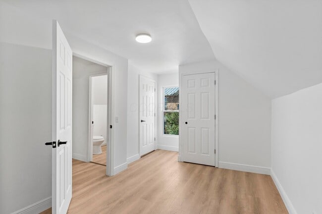 Building Photo - 89 Maple St