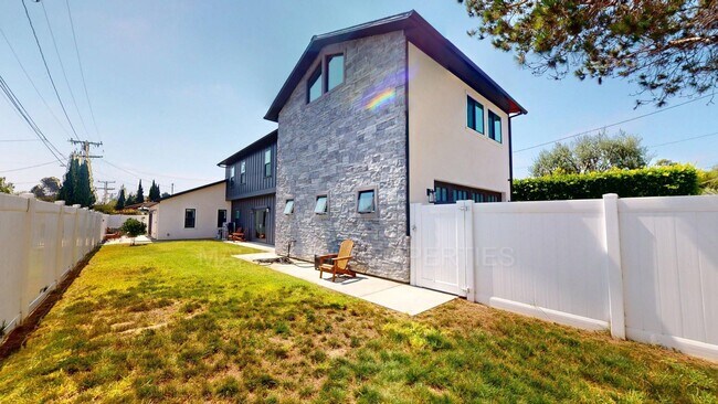 Building Photo - Beautiful home In Eastside Costa Mesa