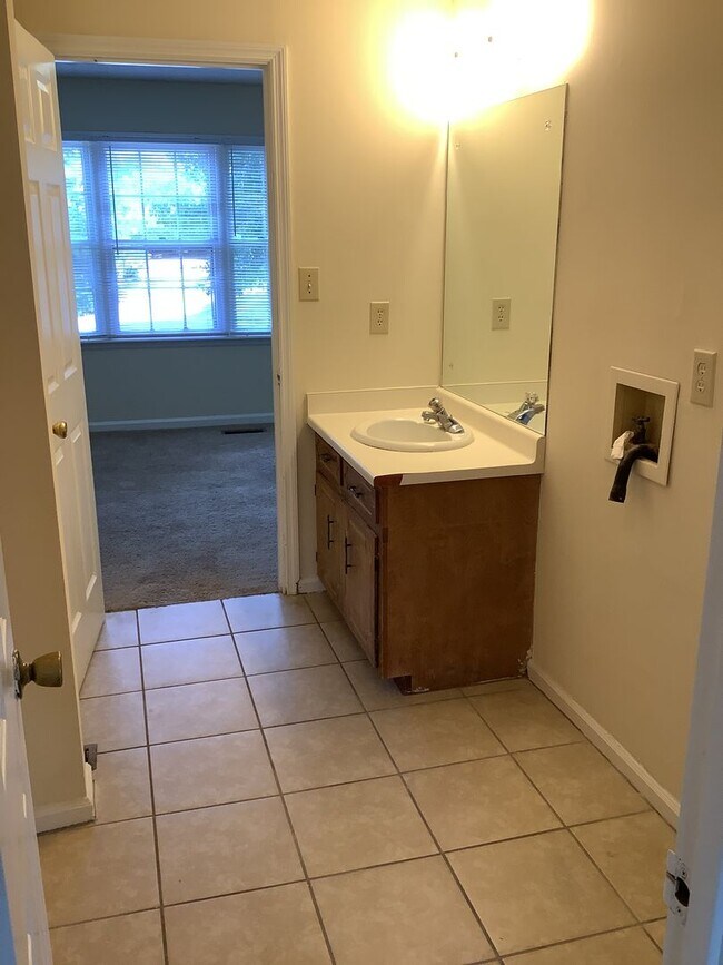 Building Photo - SLEEPY CREEK DR - 270/272