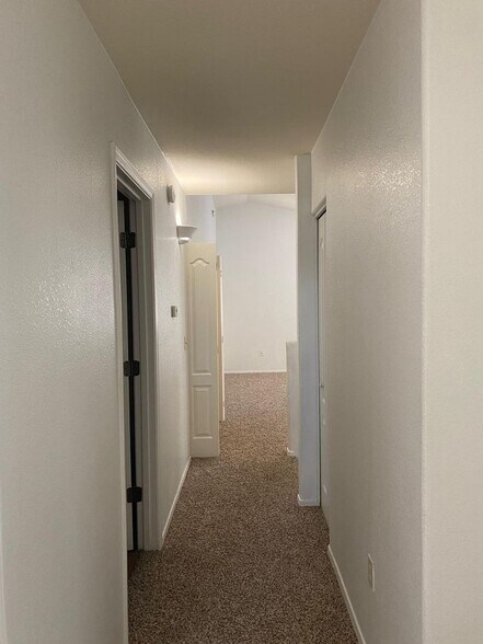 Building Photo - 7805 S Hidden Places Loop