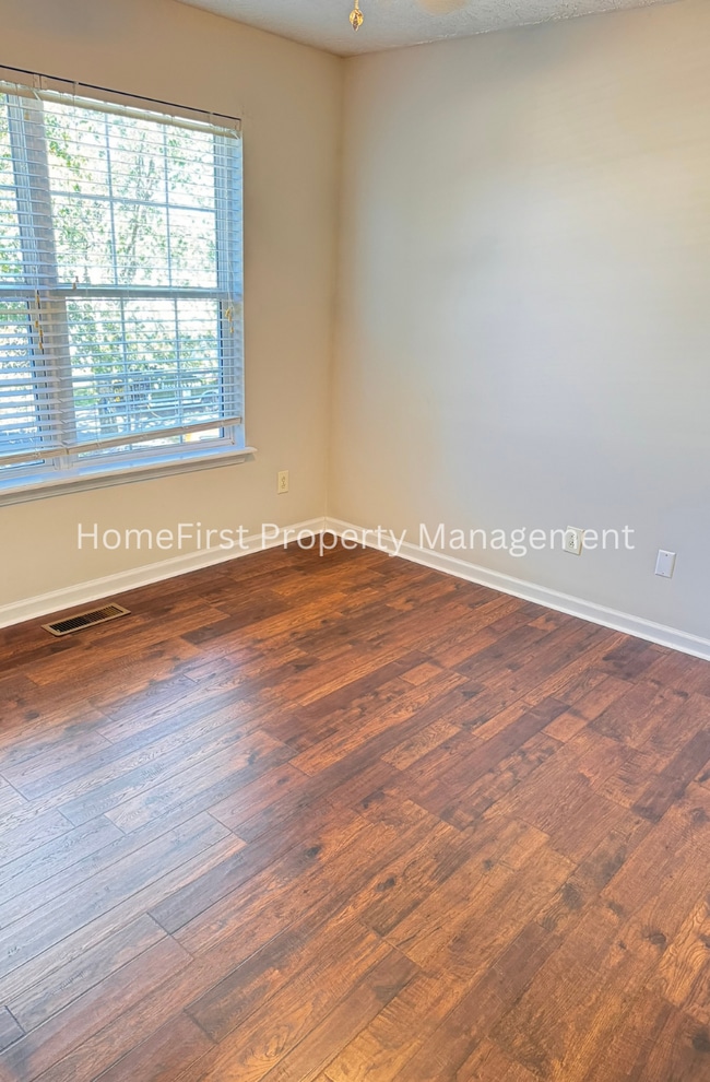 Building Photo - 860 Hidden Stream Dr