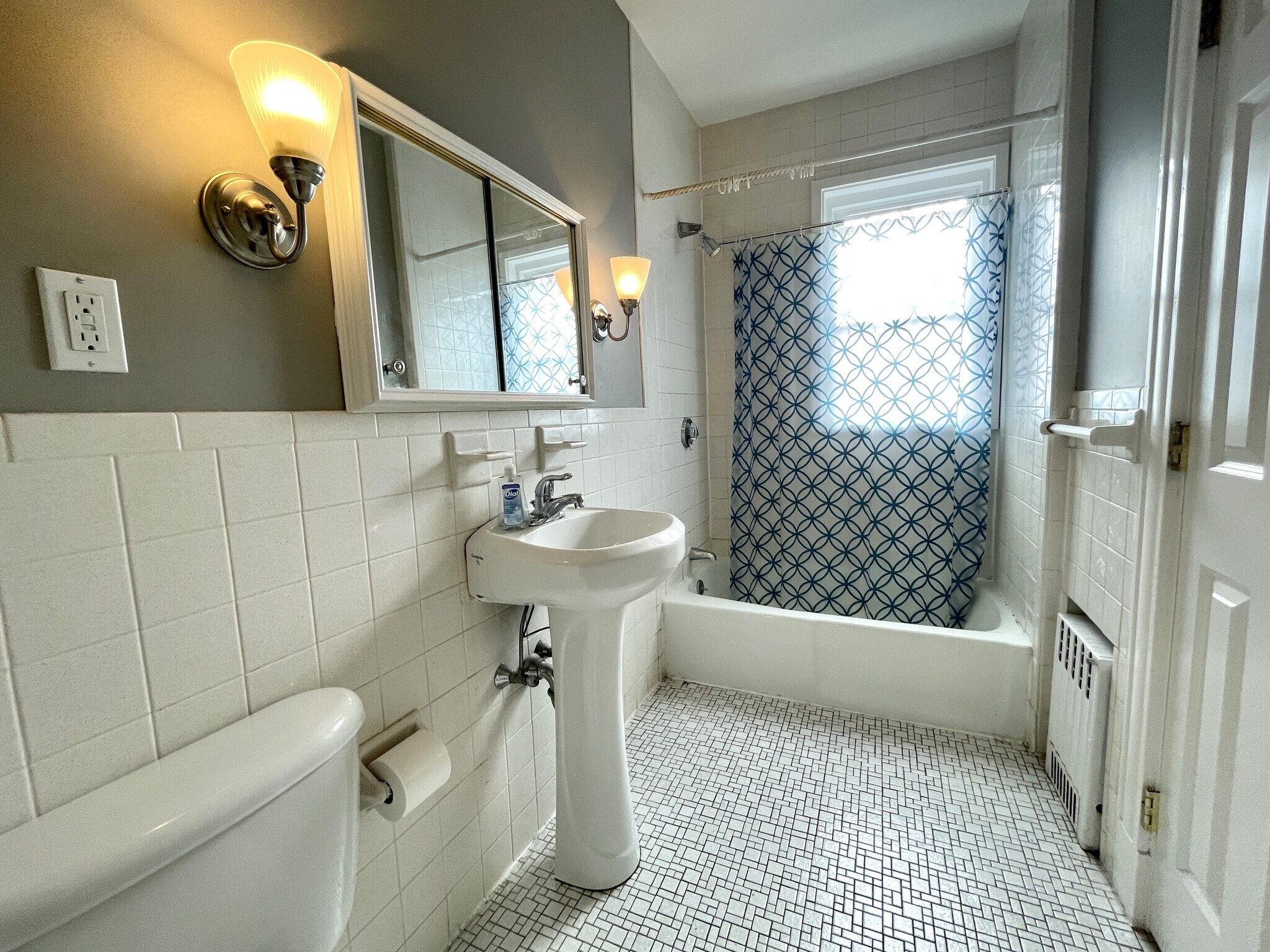 Building Photo - 15 Westbourne Rd