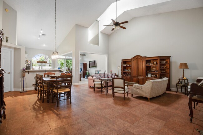 Building Photo - 202 Sabal Palm Ln