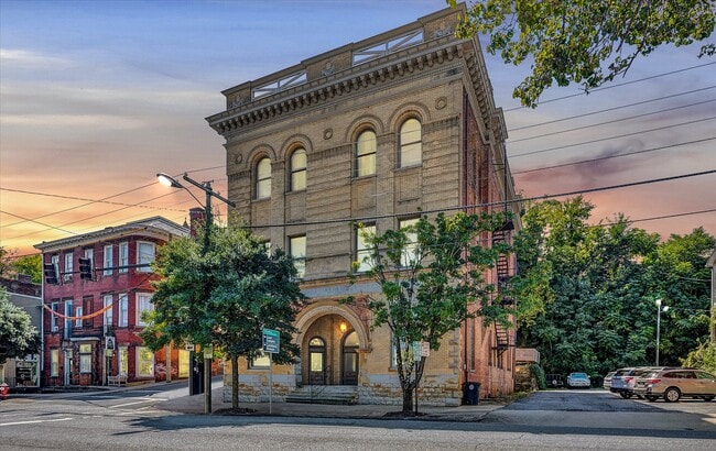 Primary Photo - 1025 Church St