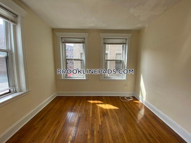Building Photo - 360 Riverway