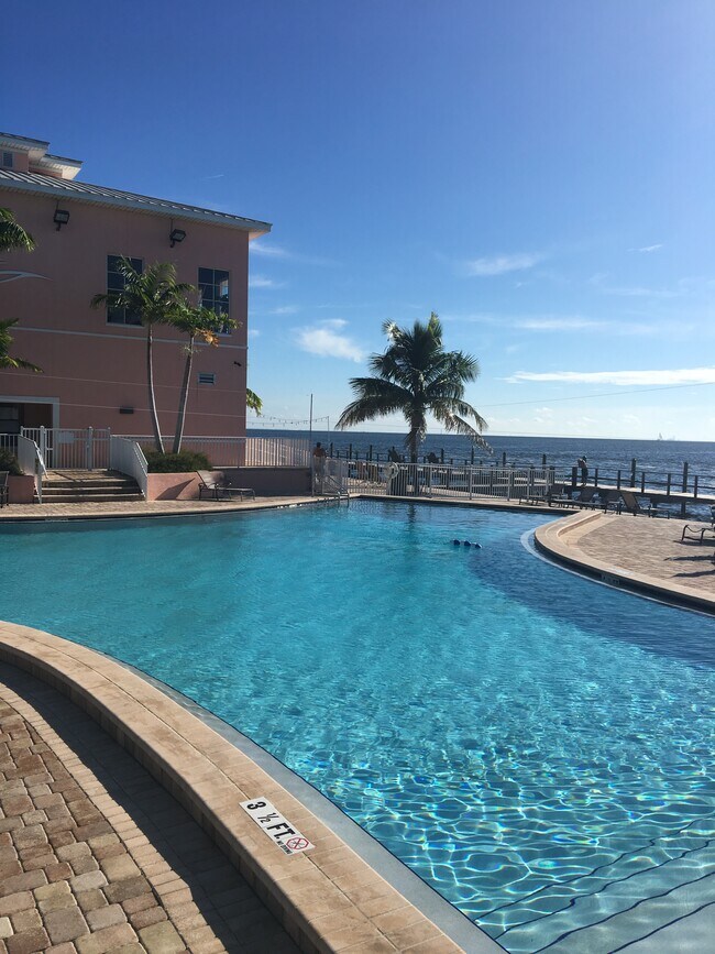 Building Photo - 5132 Beach Dr SE