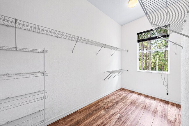 Building Photo - 4981 Bonsai Cir