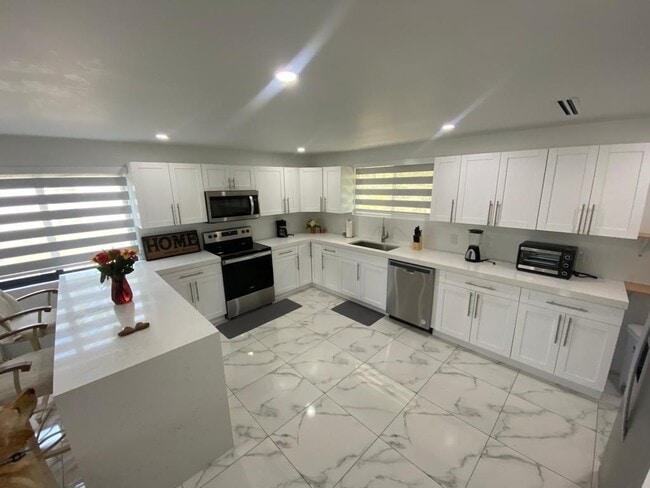 Building Photo - 16355 Downers Dr E