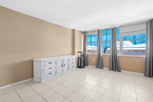 Building Photo - 18081 Biscayne Blvd