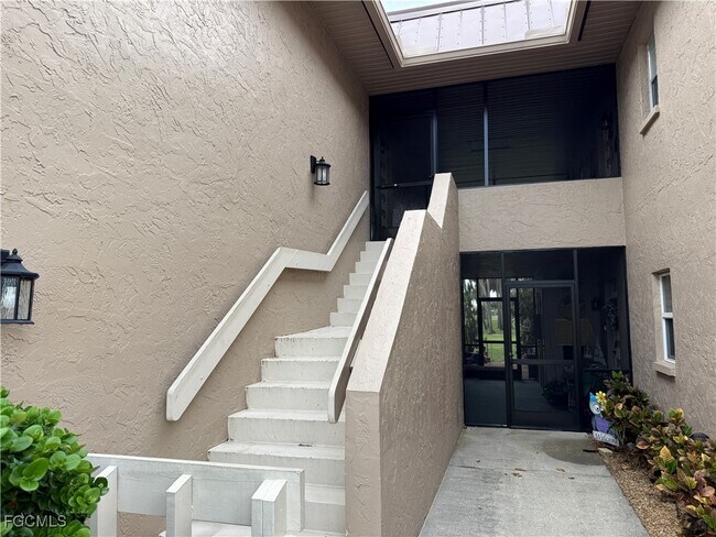 Building Photo - 1699 Golf Club Dr