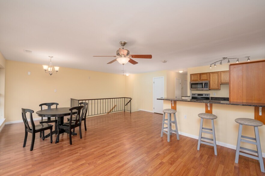 Building Photo - 35 Andrew Pl