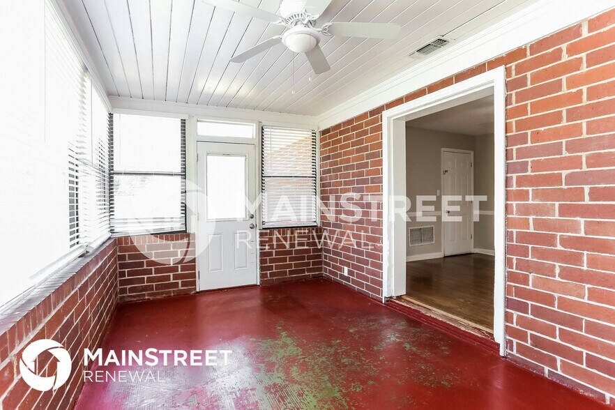 Building Photo - 6215 Pine Cove Ln