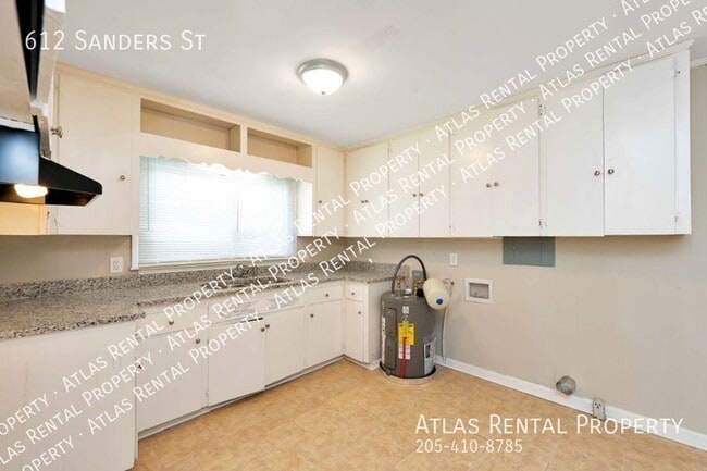 Building Photo - 612 Sanders St