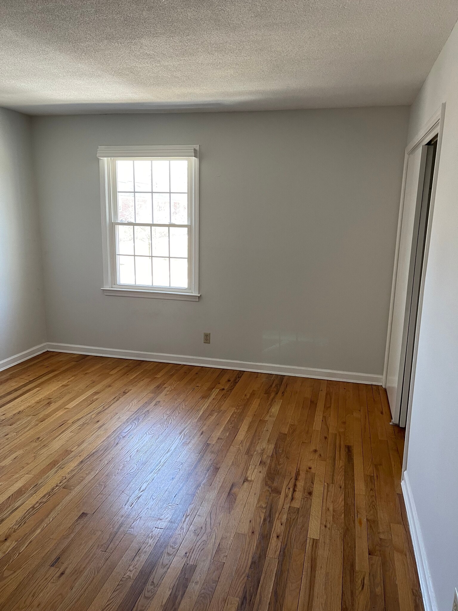 Building Photo - 152 Jamestown Dr