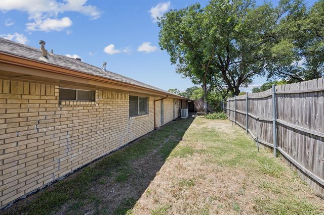 Building Photo - 7641 Dentcrest Dr