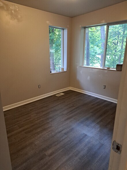 Building Photo - 671 W Clark Rd