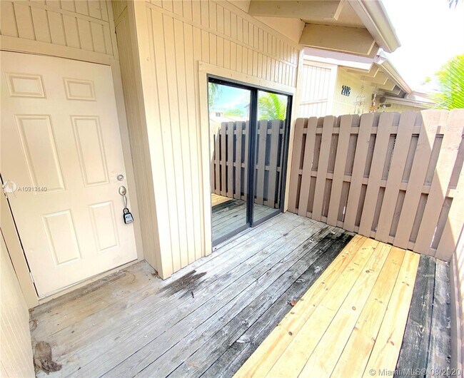 Building Photo - 2121 SW 82nd Ave