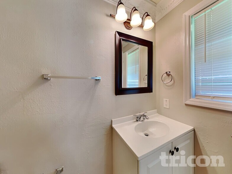 Building Photo - 3173 Rocky Point Ct