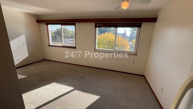 Building Photo - Beautiful 1 BD | 1 BA Apartment with a Vie...