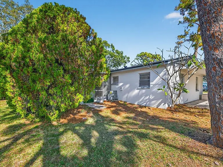 Building Photo - 1684 Martin St