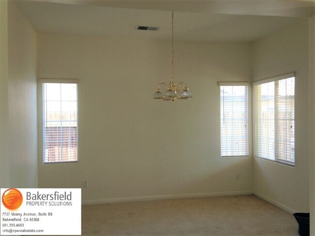 Building Photo - 6605 Chinook Falls Dr