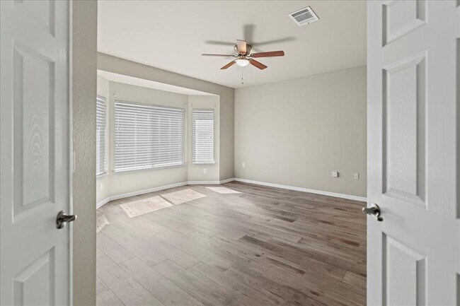 Building Photo - 101 Dandelion Dr