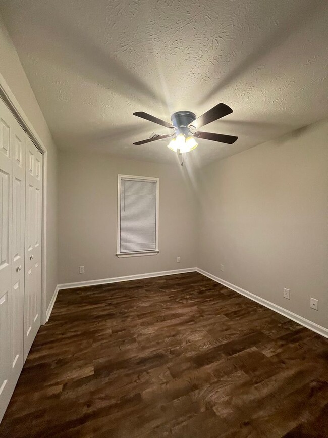 Building Photo - 133 Cedar Ct