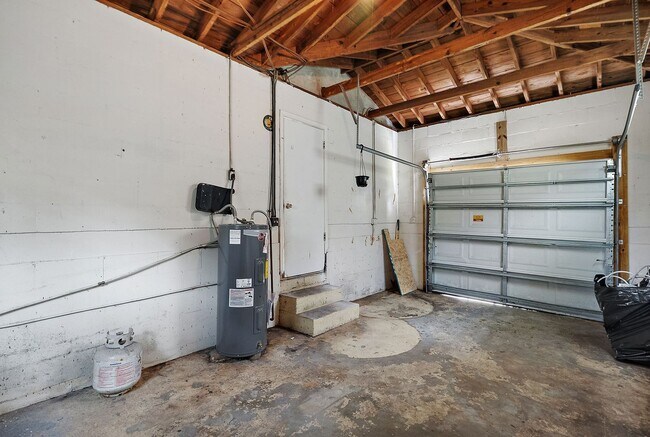 Building Photo - 623 37th Ave S