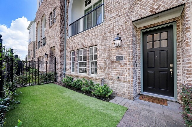 Building Photo - 1110 Thompson St