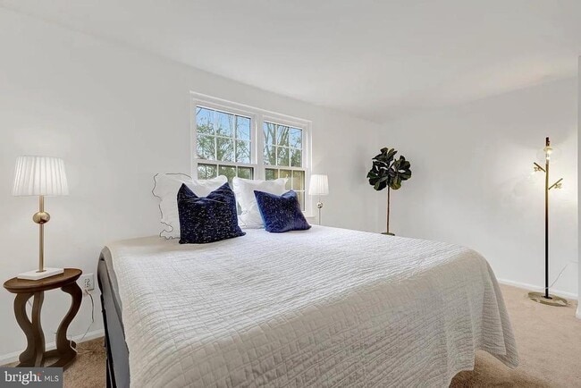 Building Photo - 37 Alden Ct