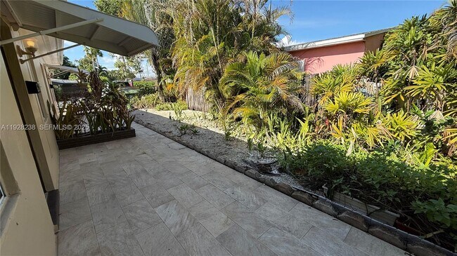 Building Photo - 1310 NE 14th Ave