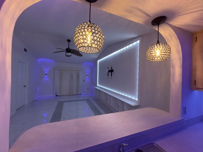 Building Photo - 4209 SW Santa Barbara Pl