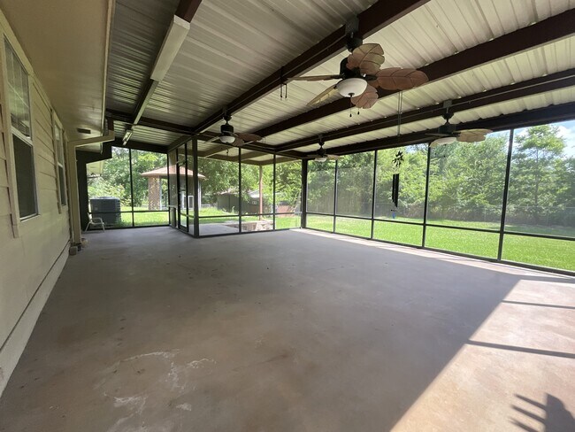 Building Photo - 530 Hilliard Dr