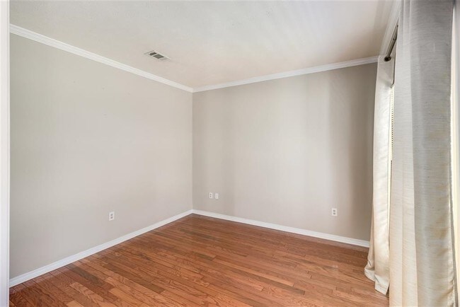 Building Photo - 307 Long Cove Dr