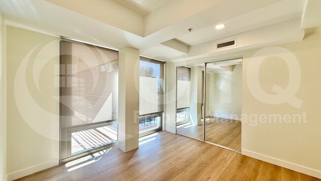 Building Photo - 7157 E Rancho Vista Dr