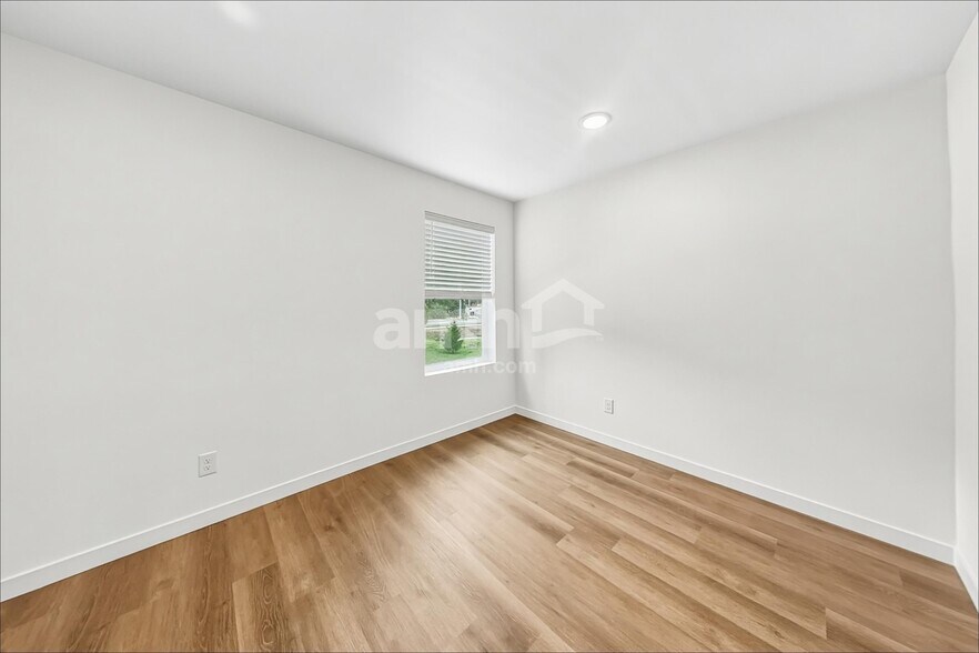 Building Photo - 8023 Verona Lp SW