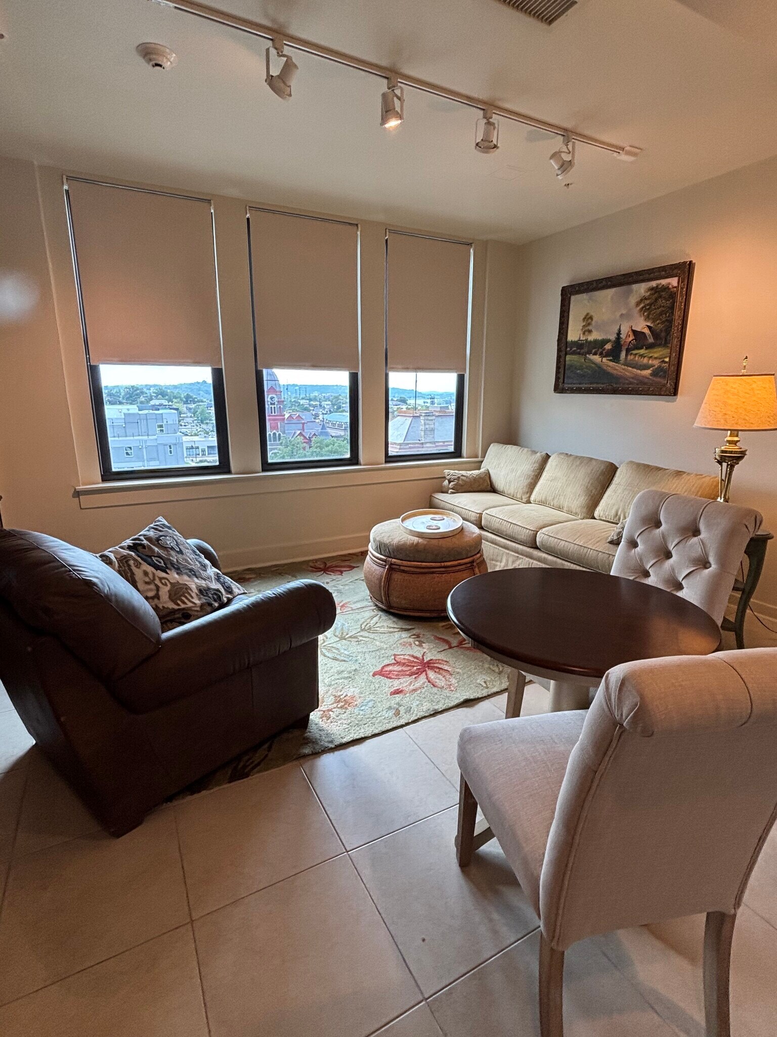 Building Photo - 221 W 2nd St