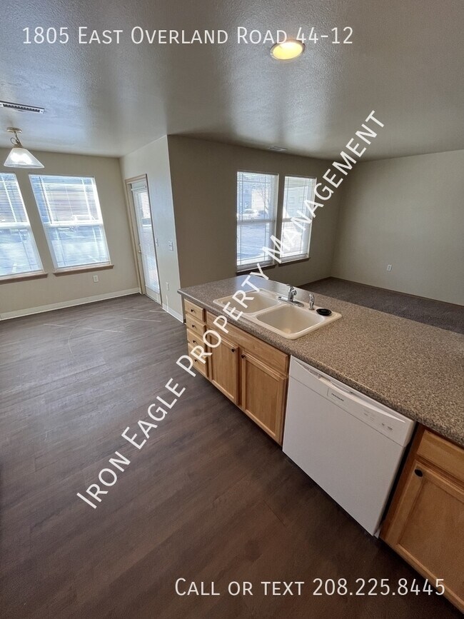 Building Photo - 1805 E Overland Rd