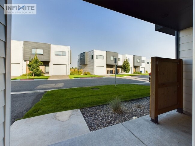 Building Photo - Natural Light Galore!