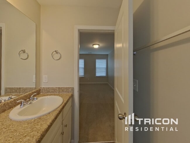 Building Photo - 2277 Wentworth Park Dr