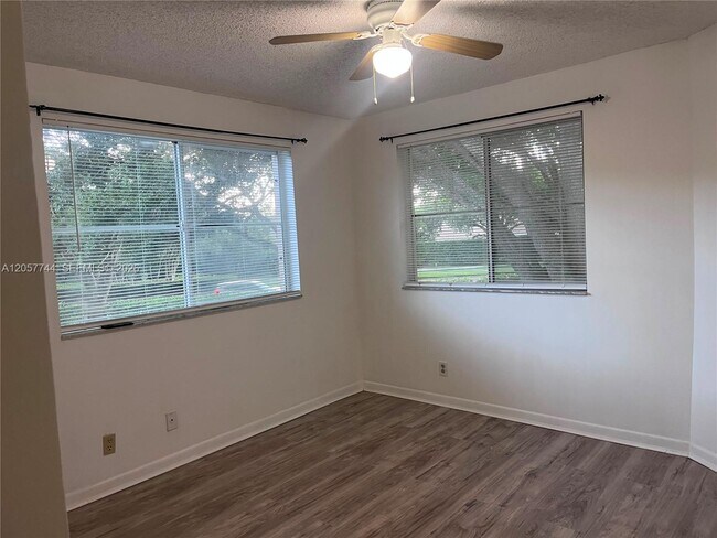 Building Photo - 9777 Westview Dr
