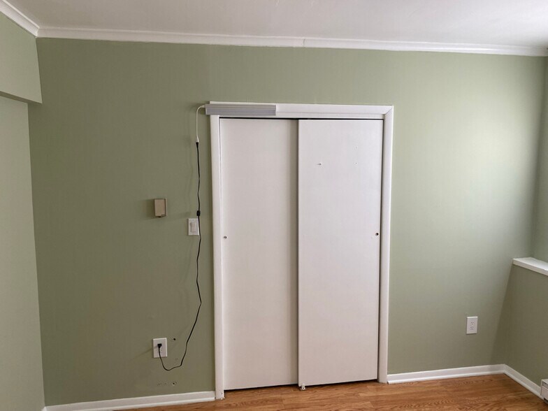 Building Photo - 28 Brook St