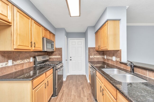 Building Photo - 13627 Greenridge Dr