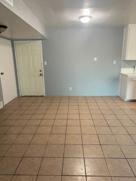 Building Photo - 1025 N Madison St